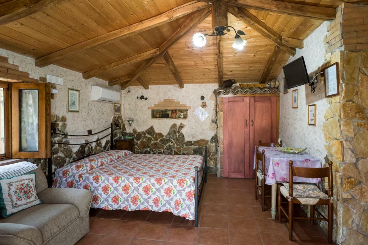 Le Capanne Di Villa Margherita Sonnino Екстер'єр фото